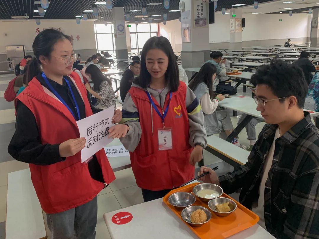 学生勤俭节约生活照图片