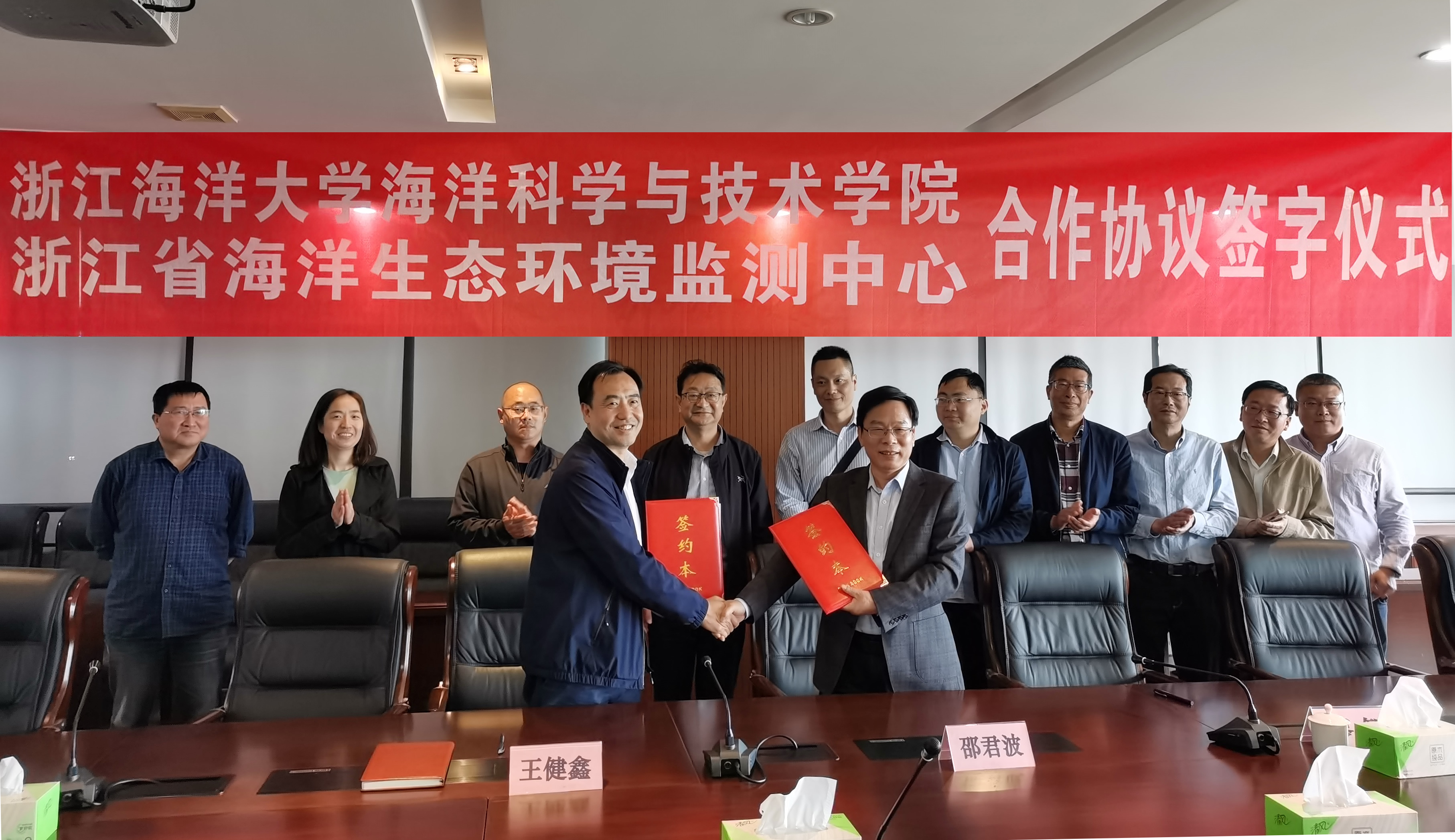 签署握手2.jpg